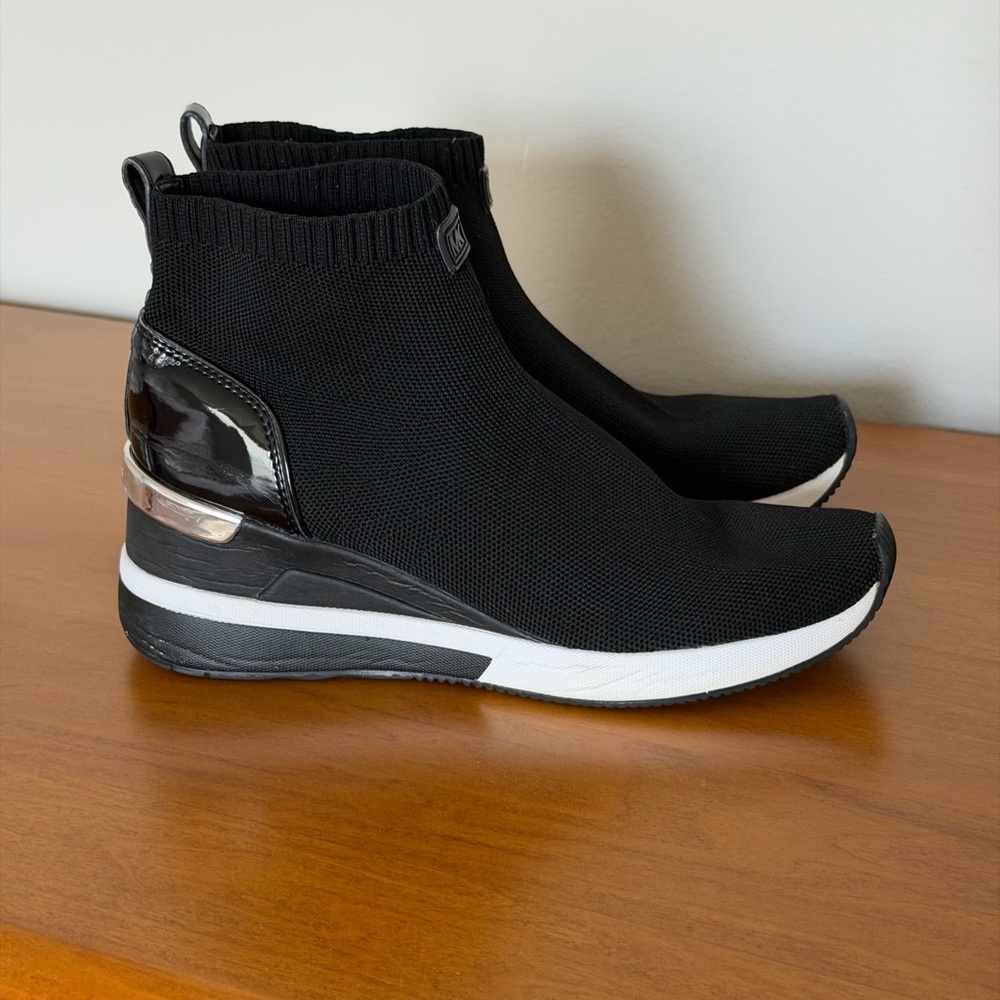 Chic Michael Kors Black Stretch Knit Skyler Bootie ~ 7/7,5 - Picture 3 of 12